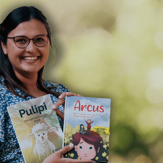Kinderbuchautorin Janine Fielitz mit ihren Büchern Arcus und Pulipi